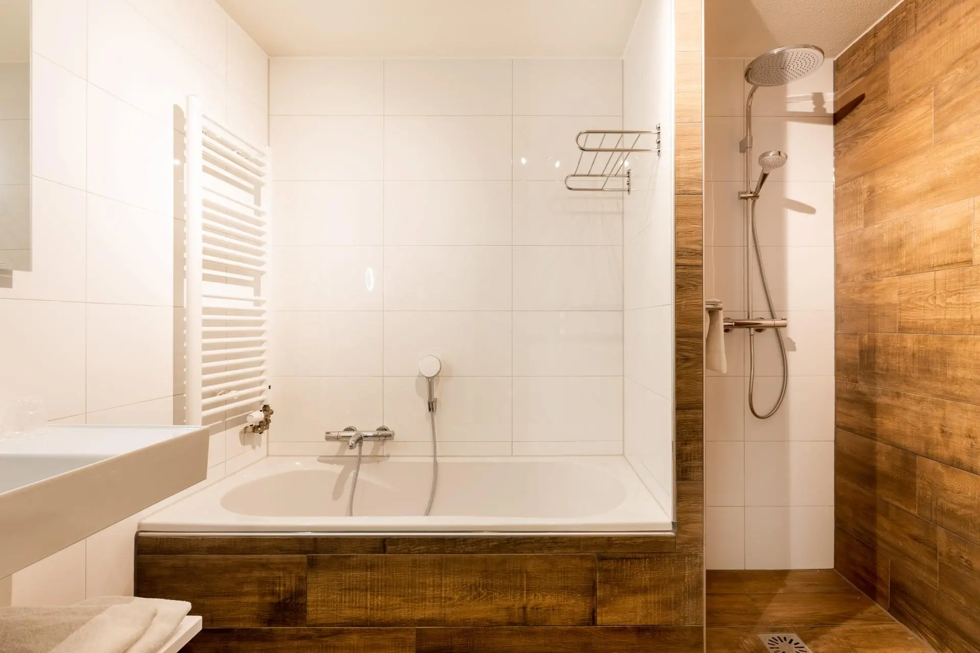 bostuin_badkamer_douche_bad_Hotel_Herikerberg_Paginabeheer_Bostuin_Kamer__202402131456032[1]